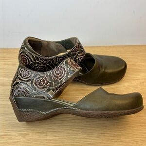 L’ Artiste Tooled Leather Gloss Pansy Spring Step Mary Jane Woman’s 37/US 6.5